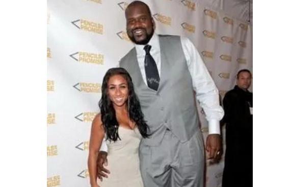 奥尼尔偷抱中国女健儿,身高1米7怀里显娇小奥尼尔在我国的知名度还算