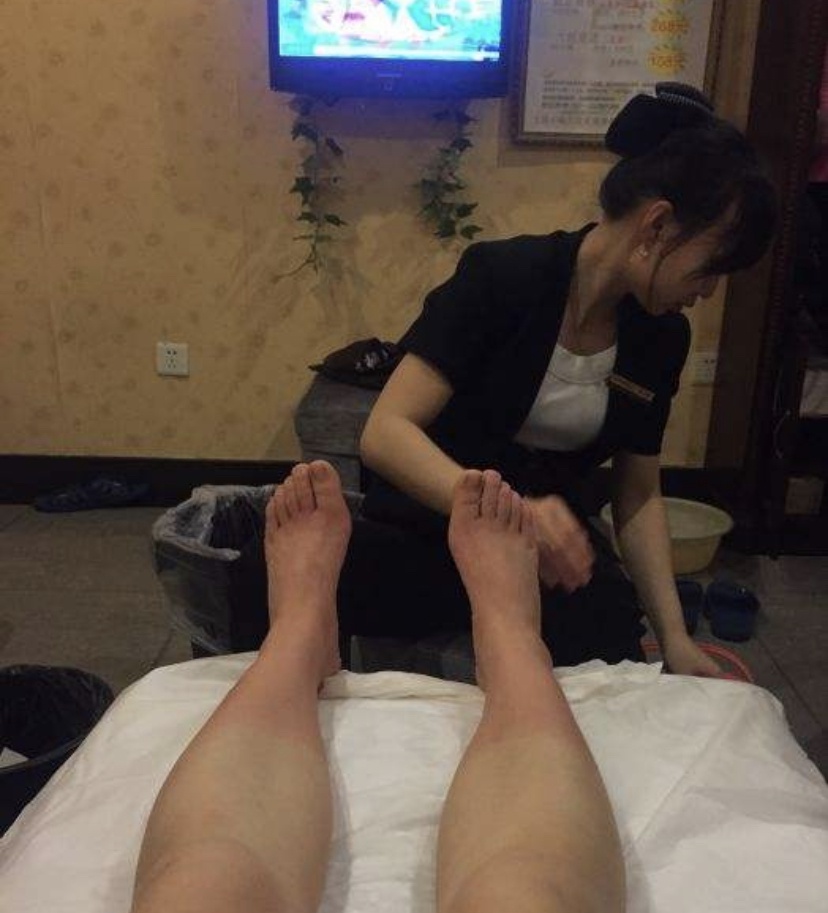 足疗店妹纸像当红女星火了长相过分美貌因被围观暂停营业