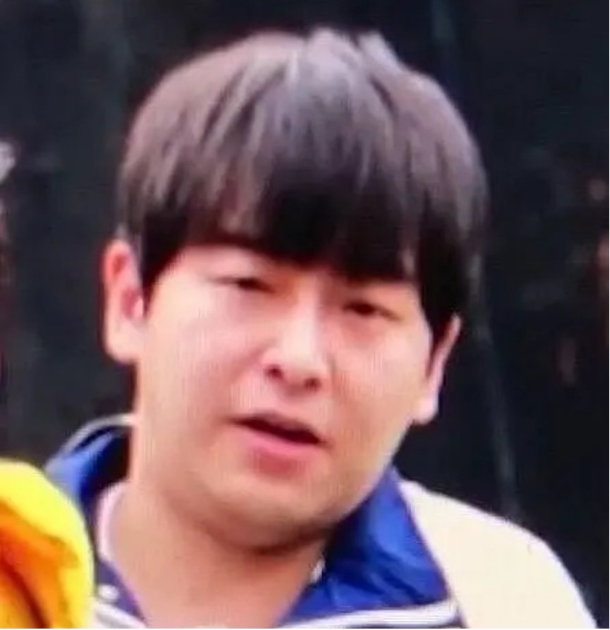 26的彭昱畅已经秃顶发胖,长啤酒肚邋遢不洗澡,娱乐圈对他太宽容