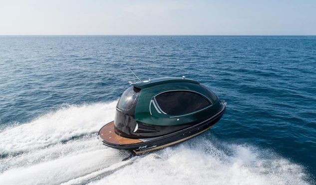 世界上"最小"的游艇,起步价达177万,仅8米长可乘12人