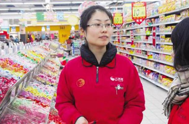 3岁男孩在超市捏碎方便面,被工作人员制止,妈妈的反应让人堪忧休闲区蓝鸢梦想 - Www.slyday.coM 3岁男孩在超市捏碎方便面,被工作人员制止,妈妈的反应让人堪忧休闲区蓝鸢梦想 - Www.slyday.coM