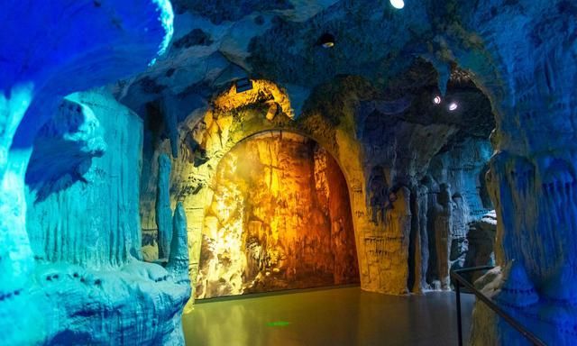 贵州有个专业博物馆专为溶洞而设里面还有恐龙化石