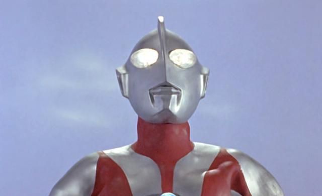 初代奥特曼b型脸一出现,就撞死了怪兽,怪兽是崩溃的