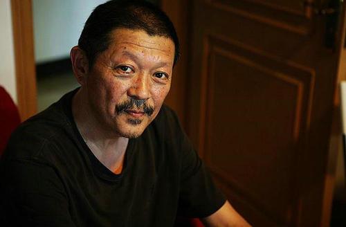 演了30年话剧做了20年配角靠郝兽医跑红罗京明不该无人问津