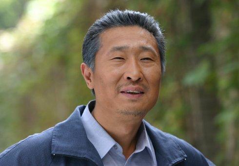 林永健就不用说了,是国家著名演员.