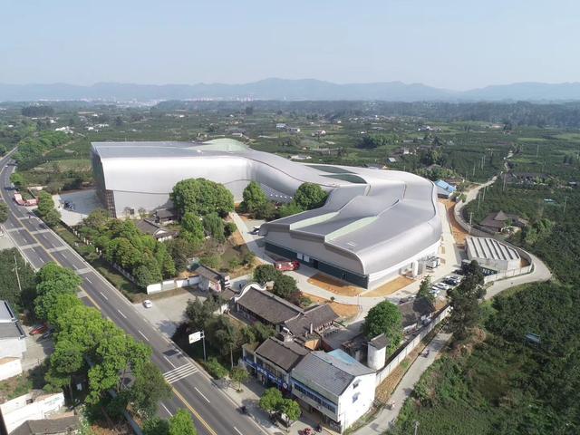 蒲江百岁山日均生产160万瓶矿泉水