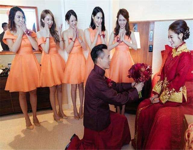 有黄晓明的名气大,但是对于婚礼也是毫不含糊的,唐艺昕的伴娘团有三人