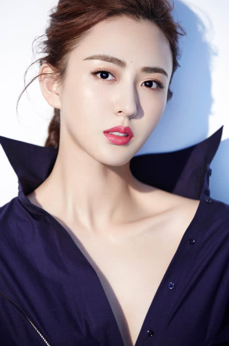 曾是杨幂助理,颜值与演技同时在线,今搭档胡歌拍戏而爆红