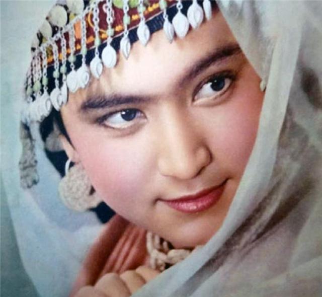 冰山上的来客古兰丹姆今何在遵母命未从影47岁从粮店病退