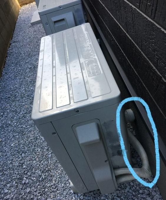 同样是住一楼,我咋没想到给空调排水管口套层纱布