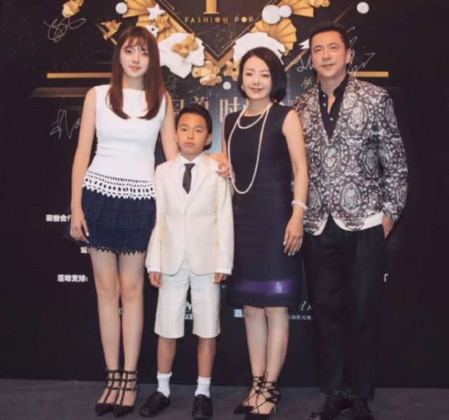 最幸福的女人,被百亿总裁独宠了24年,今与女儿同框似姐妹!