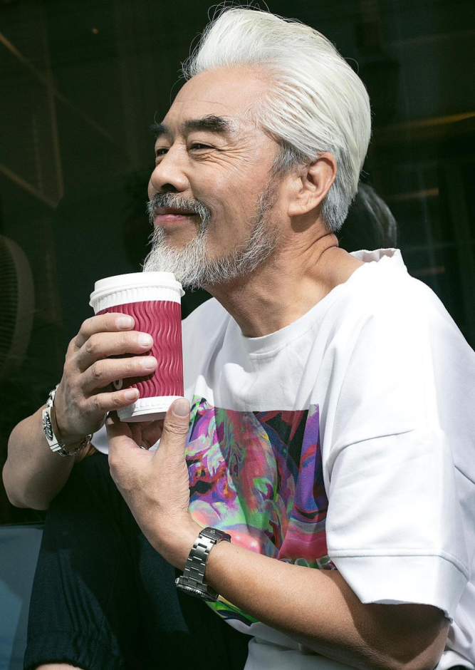 中国第一潮叔66岁张双利活出了年轻人都羡慕的样子