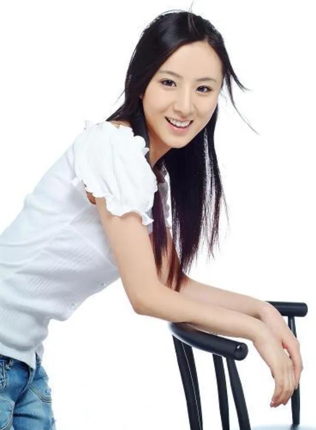 薇娅"原装脸"火了!13年前旧照流出,难怪还女团出道过