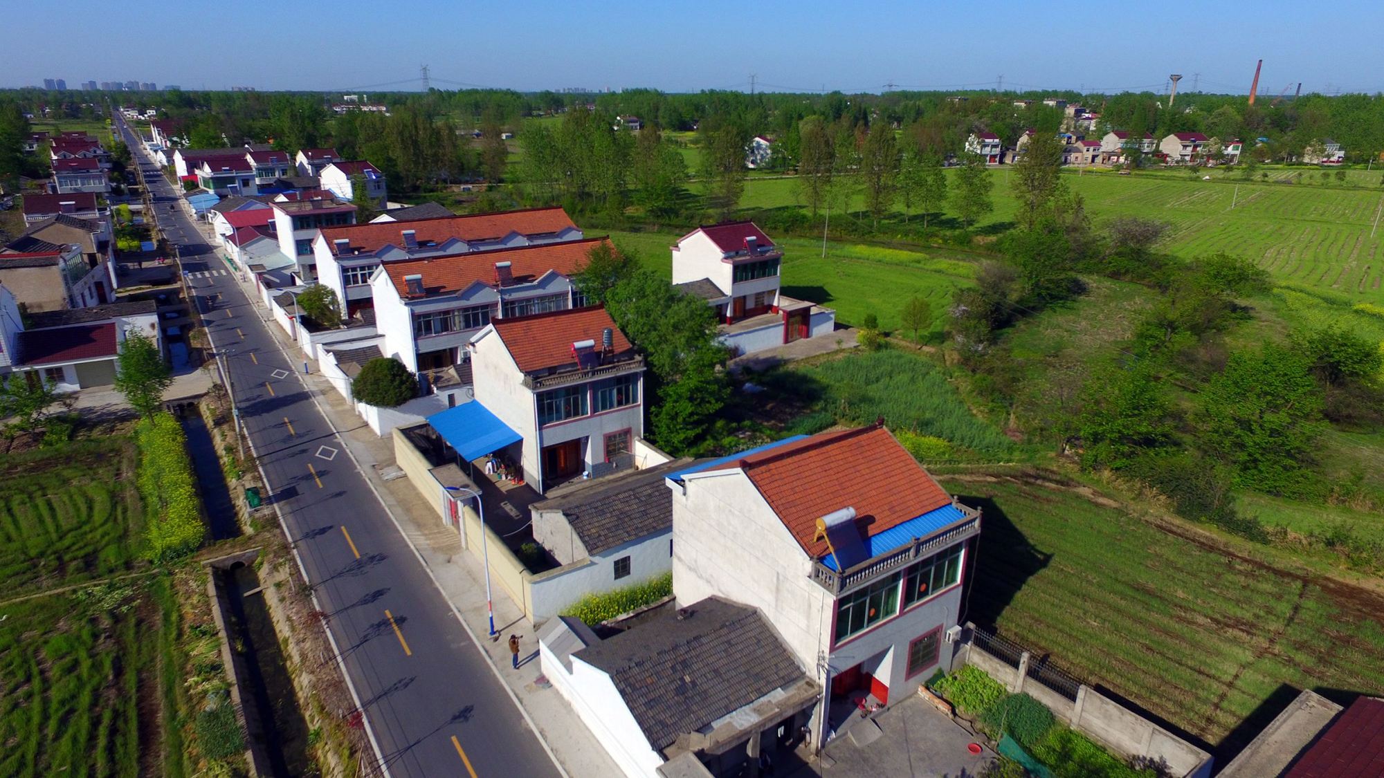 好事情:2020年,农村将实施两个惠民工程,没出门的农民有钱赚了