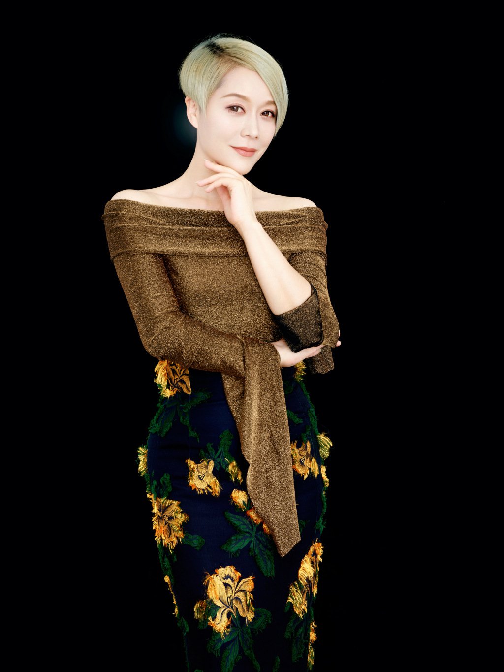 王菲菲是安静的运动达人悄无声息地逐渐变美她的人生多姿多彩