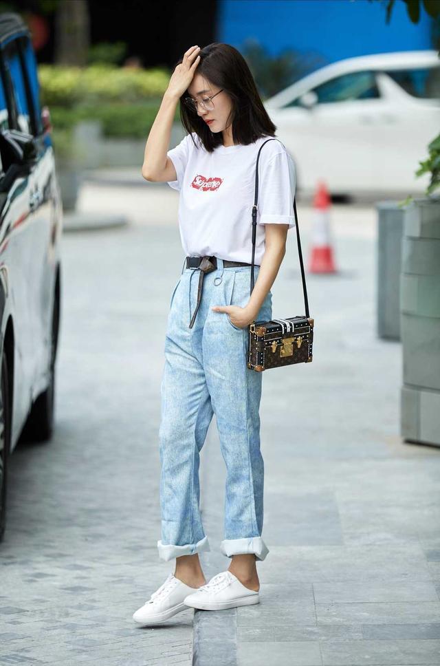 有一种低调的高级感,叫王智穿白t恤配牛仔裤,舒适洋气又养眼