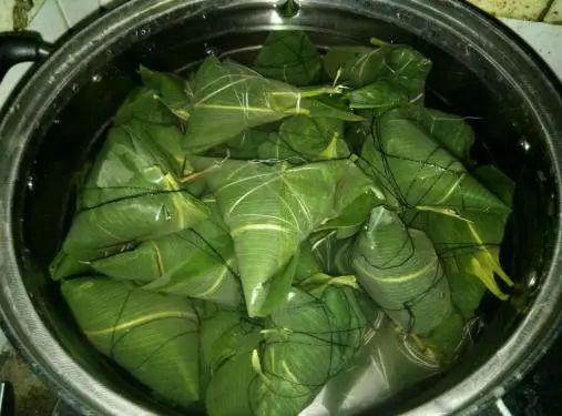 煮粽子直接下锅就废了只有做好这1步粽子才会软糯香甜