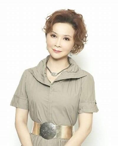 从春晚钉子户到遭人抵制蔡明含泪隐退的背后是谁在作怪