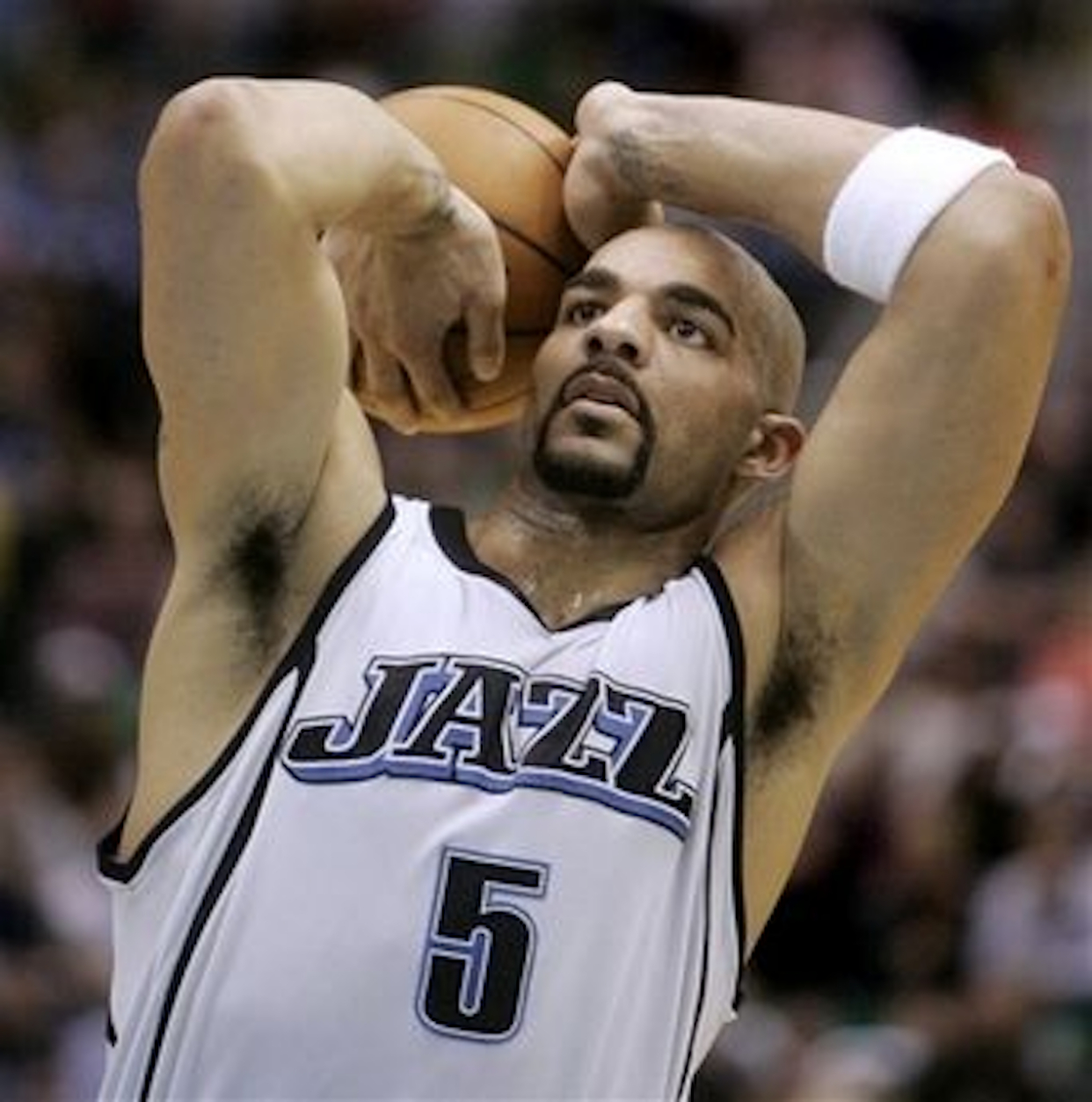 马里昂胸口推球,诺阿女士投篮!盘点nba五大奇特投篮姿势
