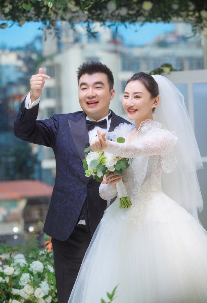 中国蹦床公主何雯娜婚礼现场照曝光,何雯娜太美了,宝宝太可爱了