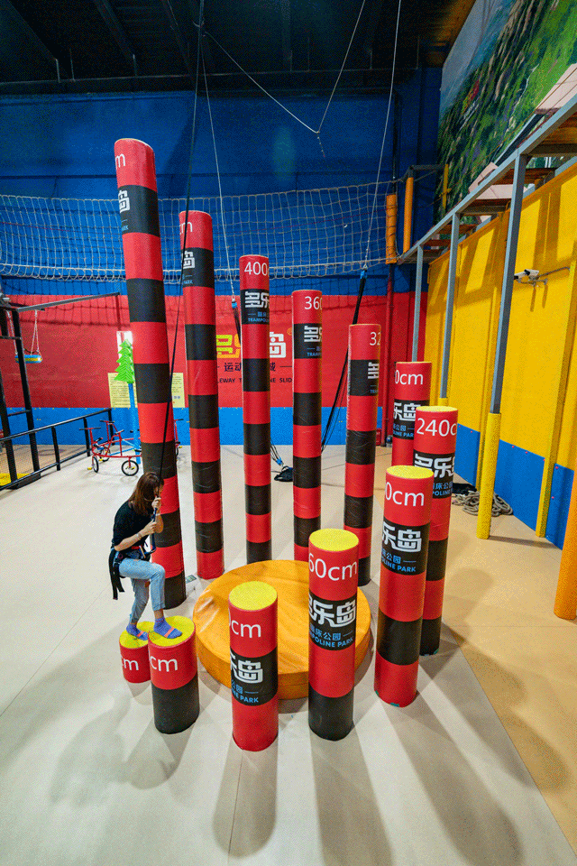 3500㎡超in蹦床乐园,高空挑战,空中自行车,90°垂直魔鬼滑梯.