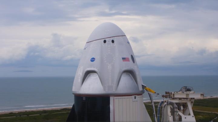 奋进号载人龙飞船刚才于空间站对接画面