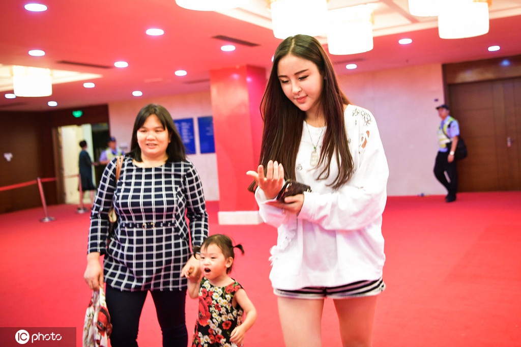 2019年赛季恒大夺冠庆典,梅方一家三口.