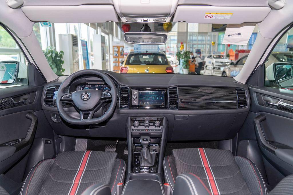 性能暴躁的德系轿跑SUV！顶配才22万，加速不输宝马X5