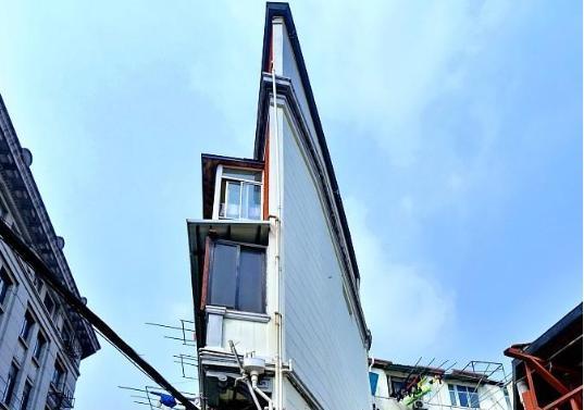 上海最薄纸片楼爆红,仅有20cm厚,老外:这可以住人吗?