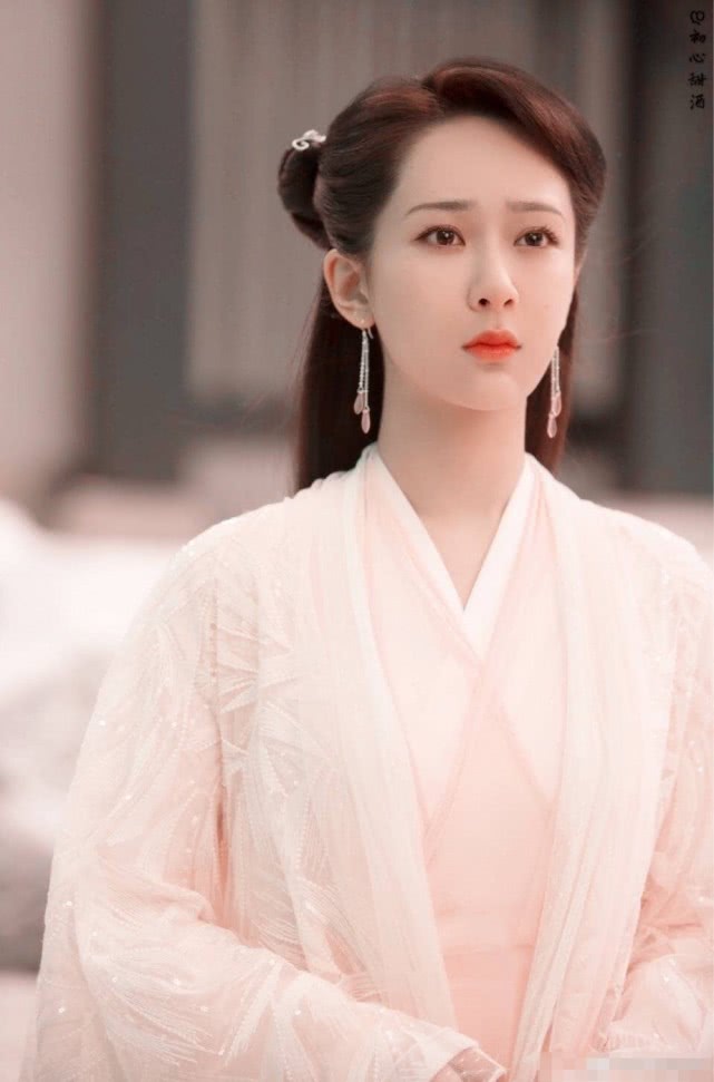 《青簪行》公布新海报,杨紫白衣秀美若仙,有种天下第一美的感觉