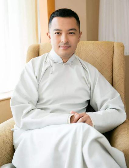 最穷影帝富大龙:8岁成名,出道36年买不起房,宁饿死不靠戏赚钱