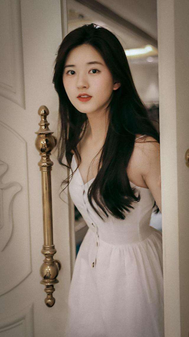 赵露思18岁视镜视频疯狂传播素颜与体重也大方公布