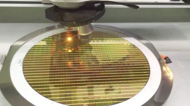 晶圆切割是半导体封测工艺技术中必不可少的重要步骤,而激光切割作为