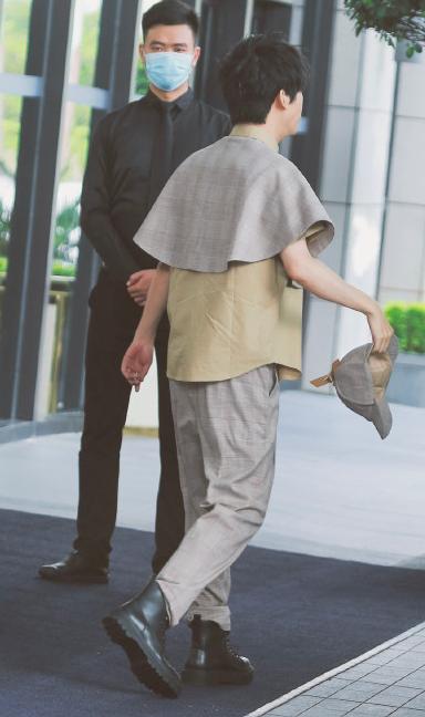 最高冷莫过于郭麒麟,只给人留下一个背影.