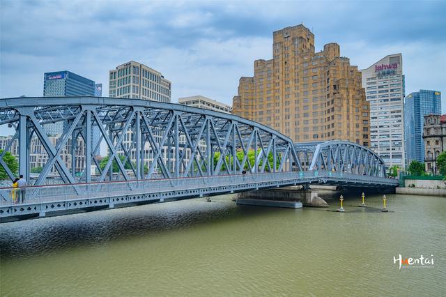 1908年通车的上海外白渡桥,仅长104.24米,却是外滩经典取景地