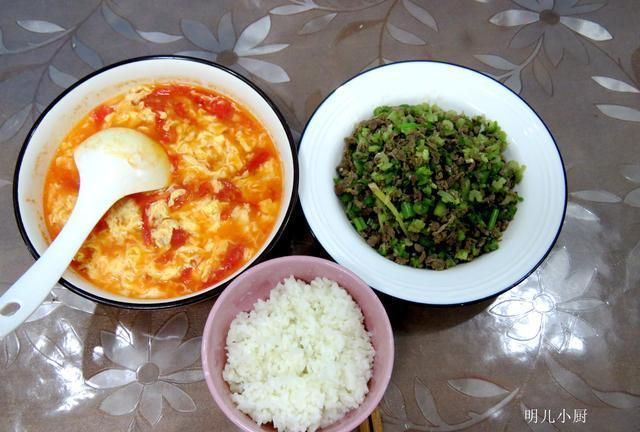 一人晚餐不将就,一菜一汤一碗饭,简单美味,朋友:等等马上到