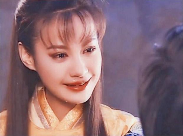 "江玉燕"倒追丑男息影8年,42岁复出近照撞脸baby脸僵认不出