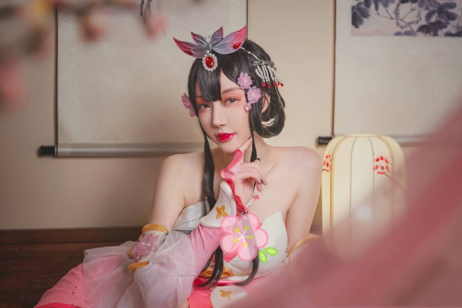 王者荣耀:绝美cos甄姬游园惊梦,实力演绎回眸一笑百媚生