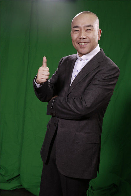 郭德纲为何每次见到杨议都是毕恭毕敬杨议甚至用手拍郭德纲的脸