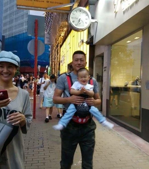 54岁高曙光全家照二婚妻子比他小16岁女儿名字是心中的痛