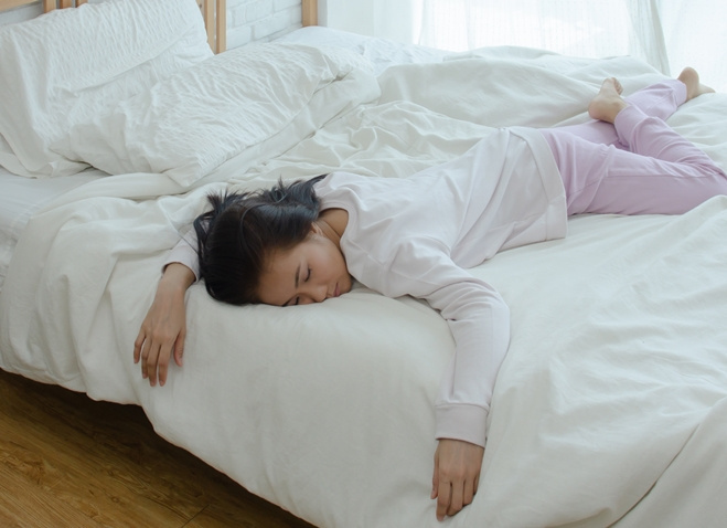 睡觉经常翻身,恐是睡眠呼吸中止症!整晚侧睡不再打呼了