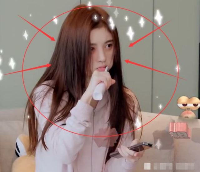 鞠婧祎完成了自己的事业全面发展,从歌手到演员,又到综艺大咖,各种