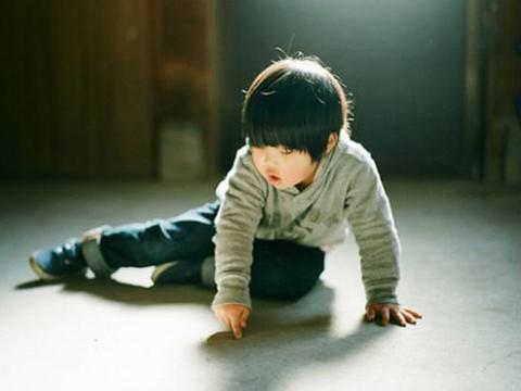 孩子因冒失犯错时,父母别说这些话,第一反应也不行_新浪新闻