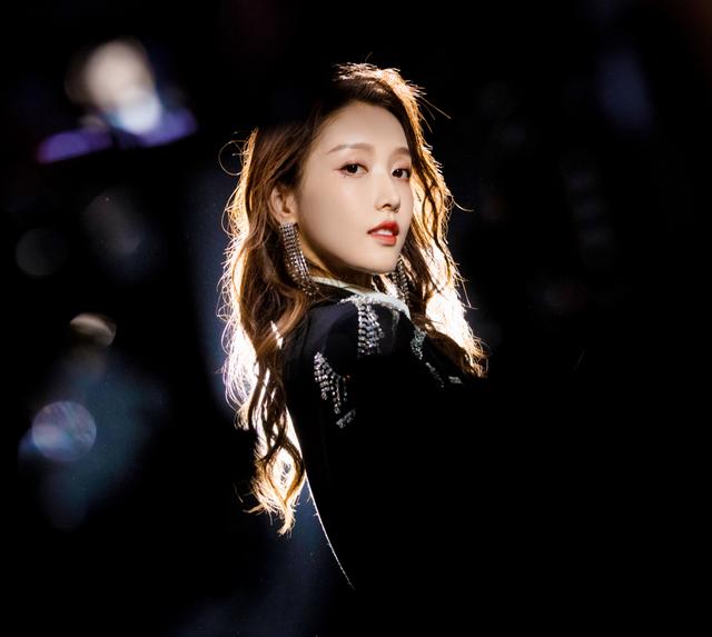 《创3》姜贞羽要退赛?腰伤复发后脖子也受伤,101就因脚伤没有来