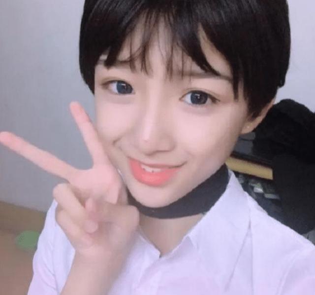 女装大佬艾比小时候照片曝光从小美到大颜值真的可以