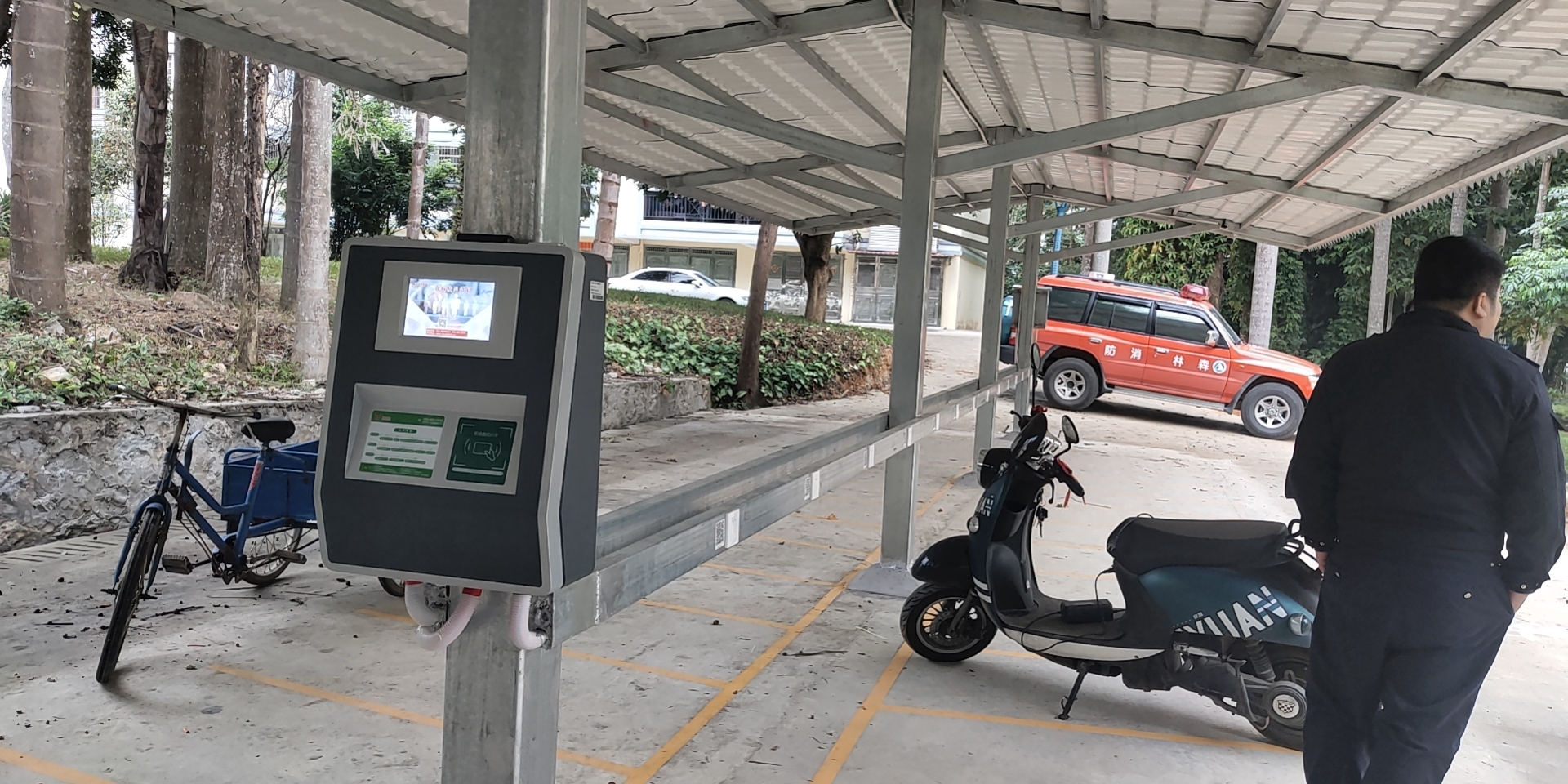 电动车充电桩亮相淮安阳光巴黎小区,扫码即可充电
