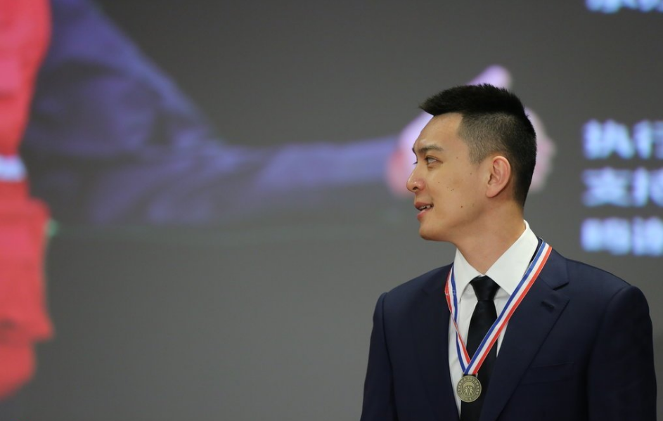 辽宁男篮重磅签约浮现14岁2米03天才少年正式加盟杨鸣太给力了