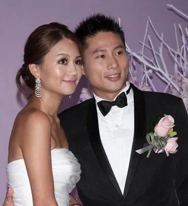 过气男歌手靠"好男人"形象娶百亿千金,42岁却婚内频繁约会嫩妹|彭康育