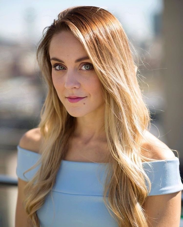 大批英国姑娘来到中国,表面上是来旅行游玩的,真实目的并不单纯