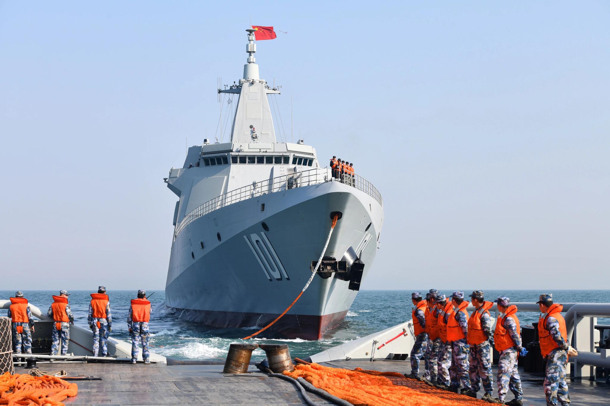 如何让镜头下的055尽显大驱风采?登上这艘战舰,不再拍成渔船